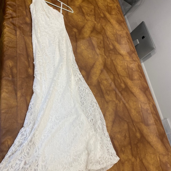 White Gown - Like New - Picture 3 of 4